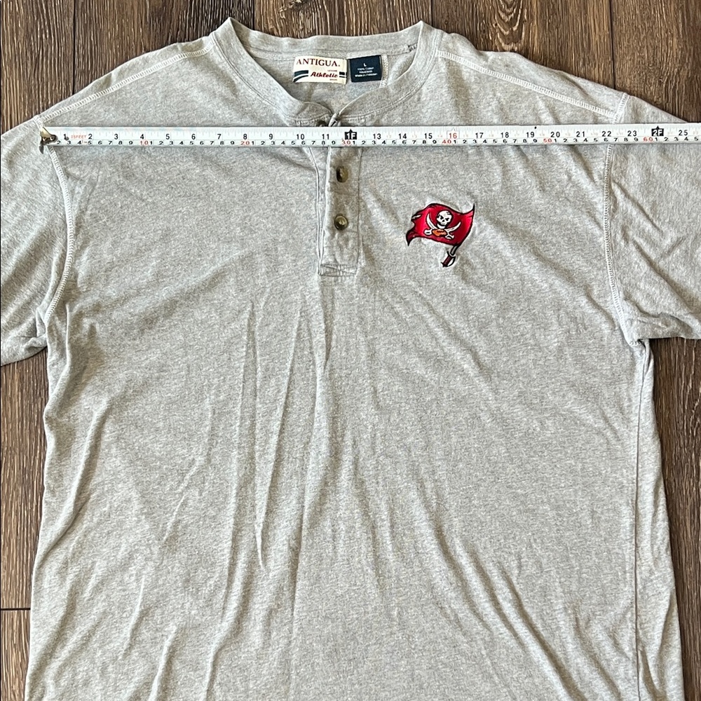 VINTAGE Antigua Tampa Bay Buccaneers Mens Large Gray Henley Short Sleeve Shirt - Picture 7 of 9